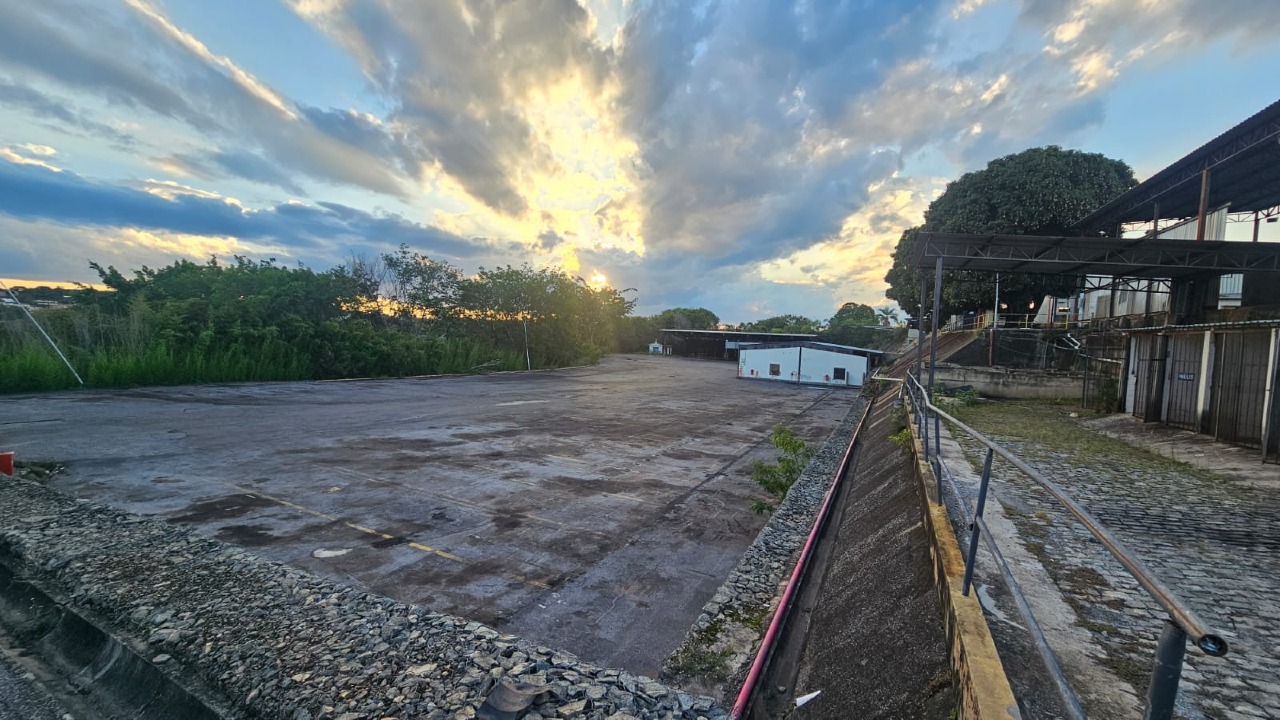 Galpão para aluguel no Itapoã: 