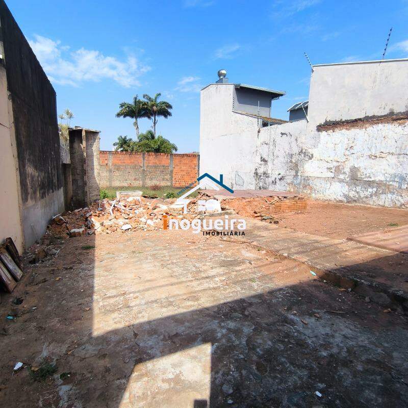 Terreno à venda no Vila Tazitsu: 