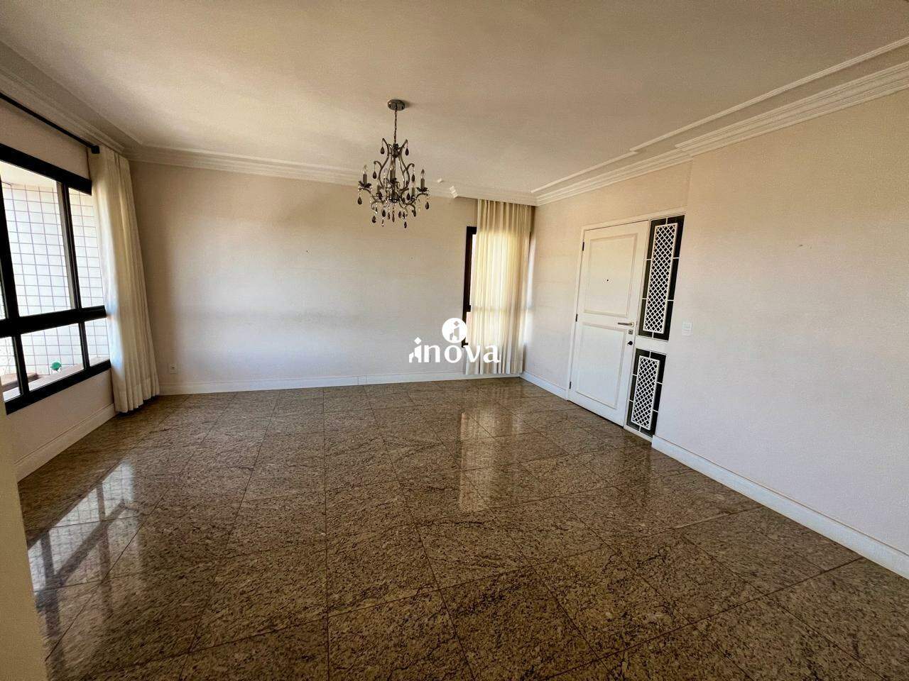 Apartamento à venda no Mercês: 