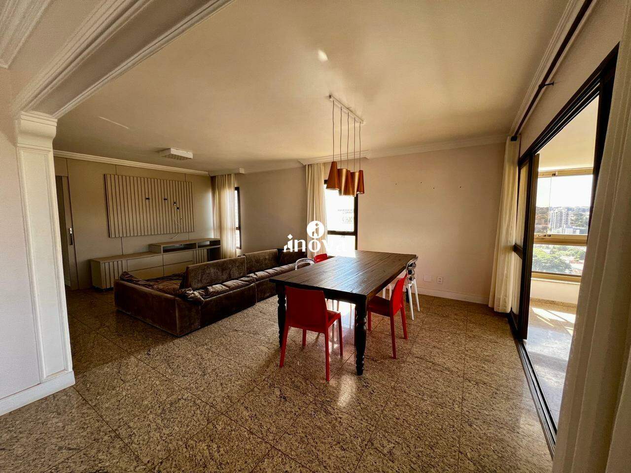 Apartamento à venda no Mercês: 