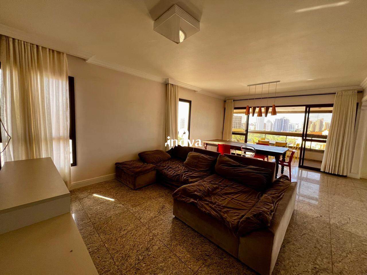 Apartamento à venda no Mercês: 