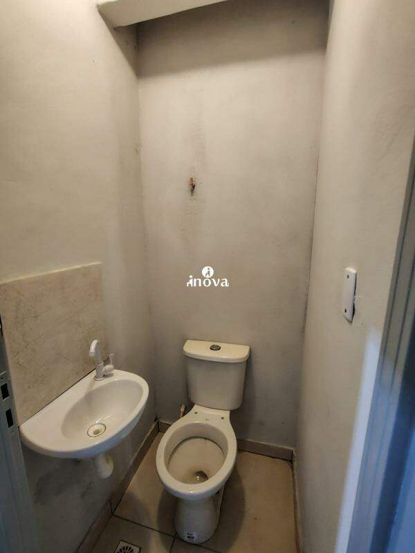 Sala ou Loja para aluguel no Abadia: 