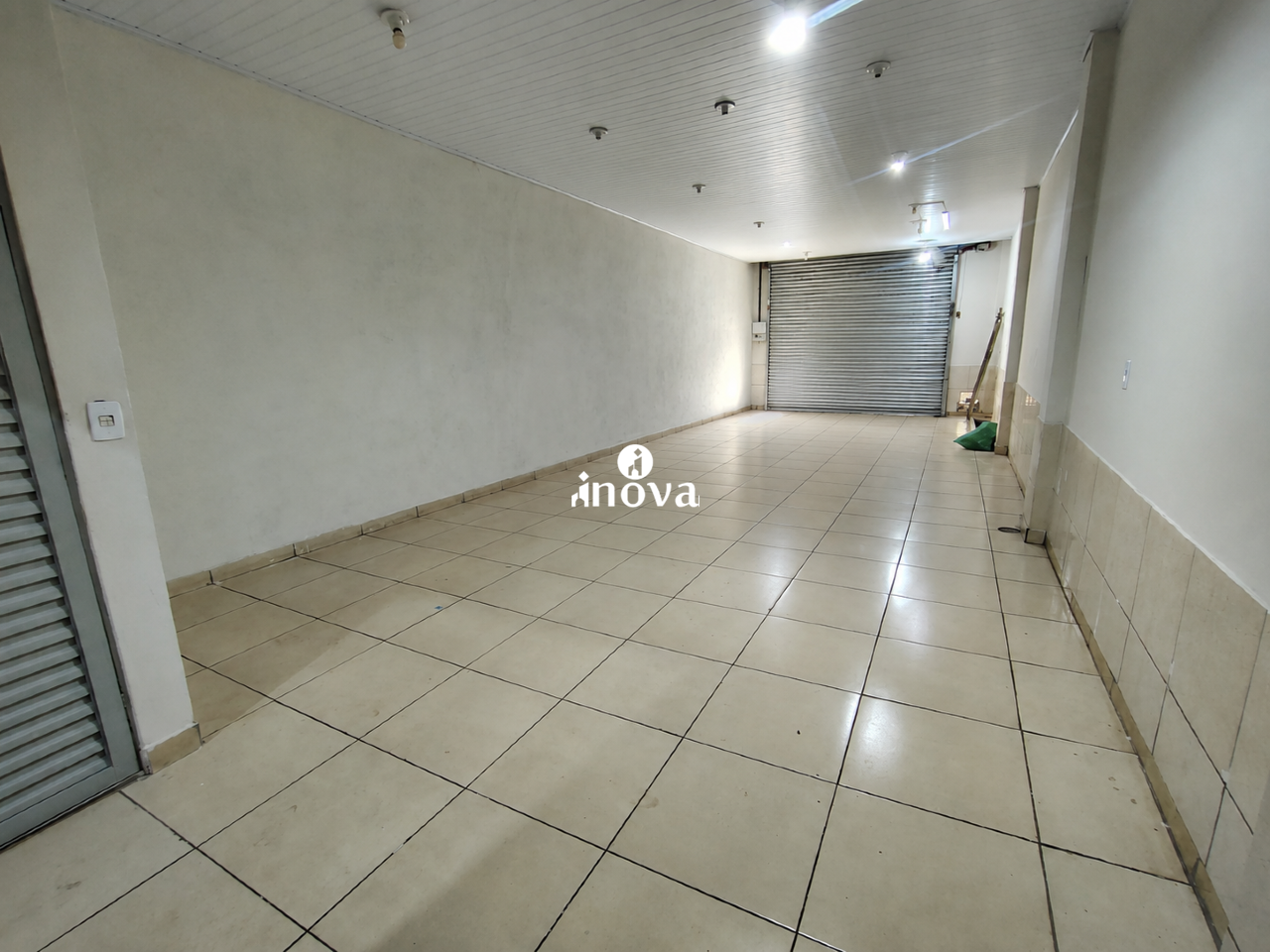 Sala ou Loja para aluguel no Abadia: 
