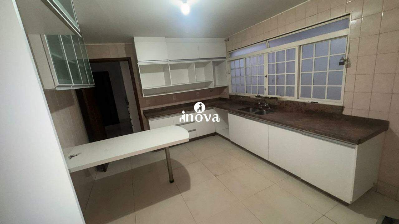 Casa para aluguel no Mercês: 