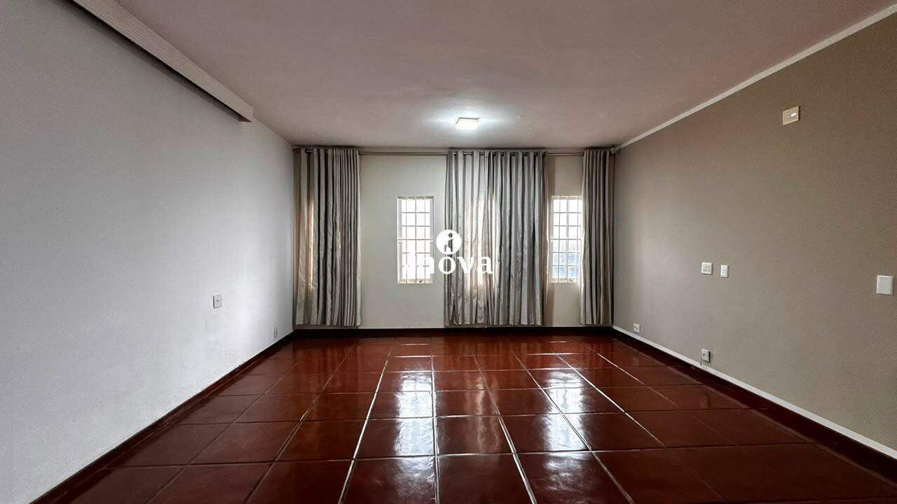 Casa para aluguel no Mercês: 