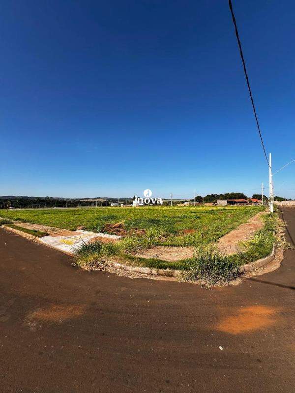 Terreno/Área à venda no Peirópolis: 