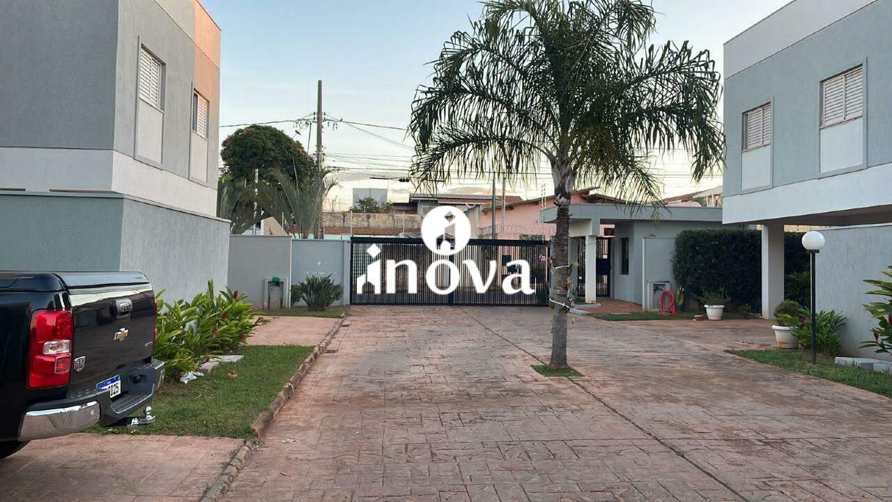 Casa Condomínio à venda no Mercês: 