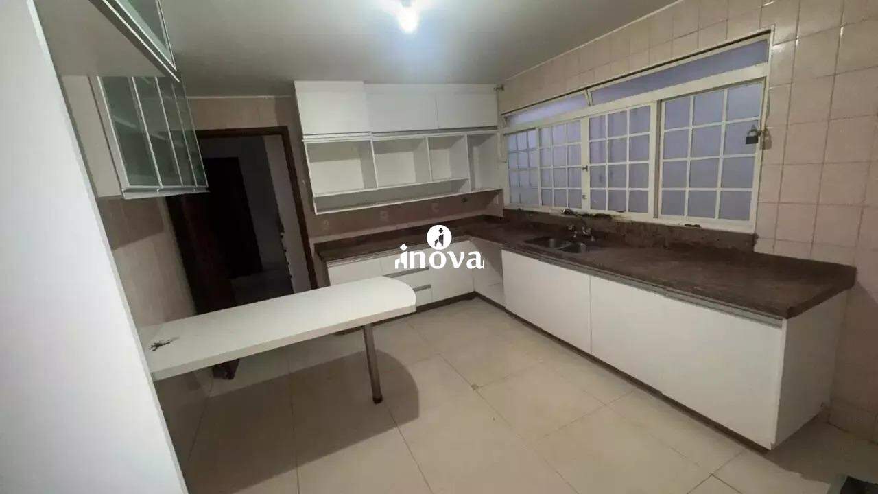 Casa à venda no Mercês: 