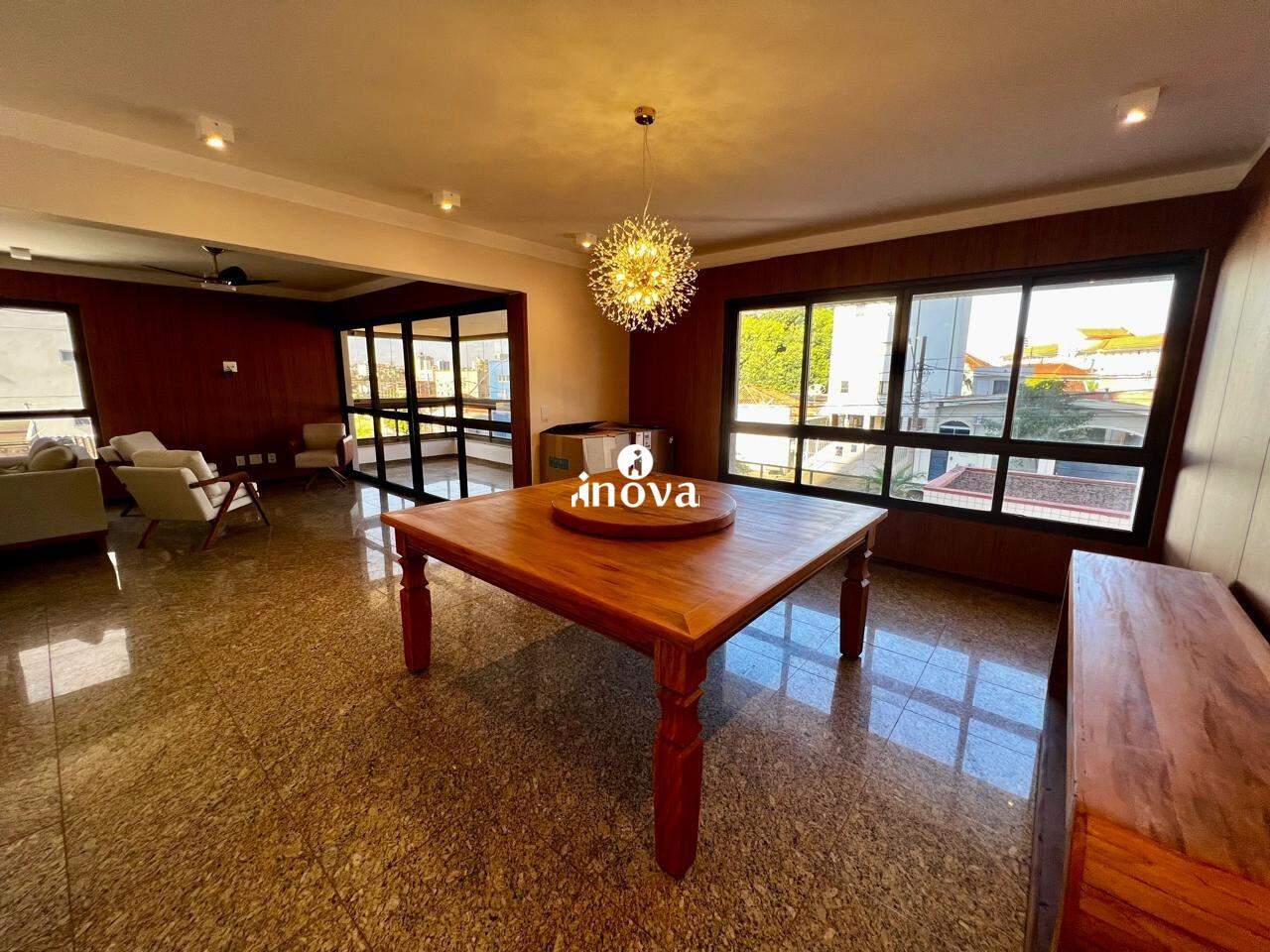 Apartamento à venda no Mercês: 