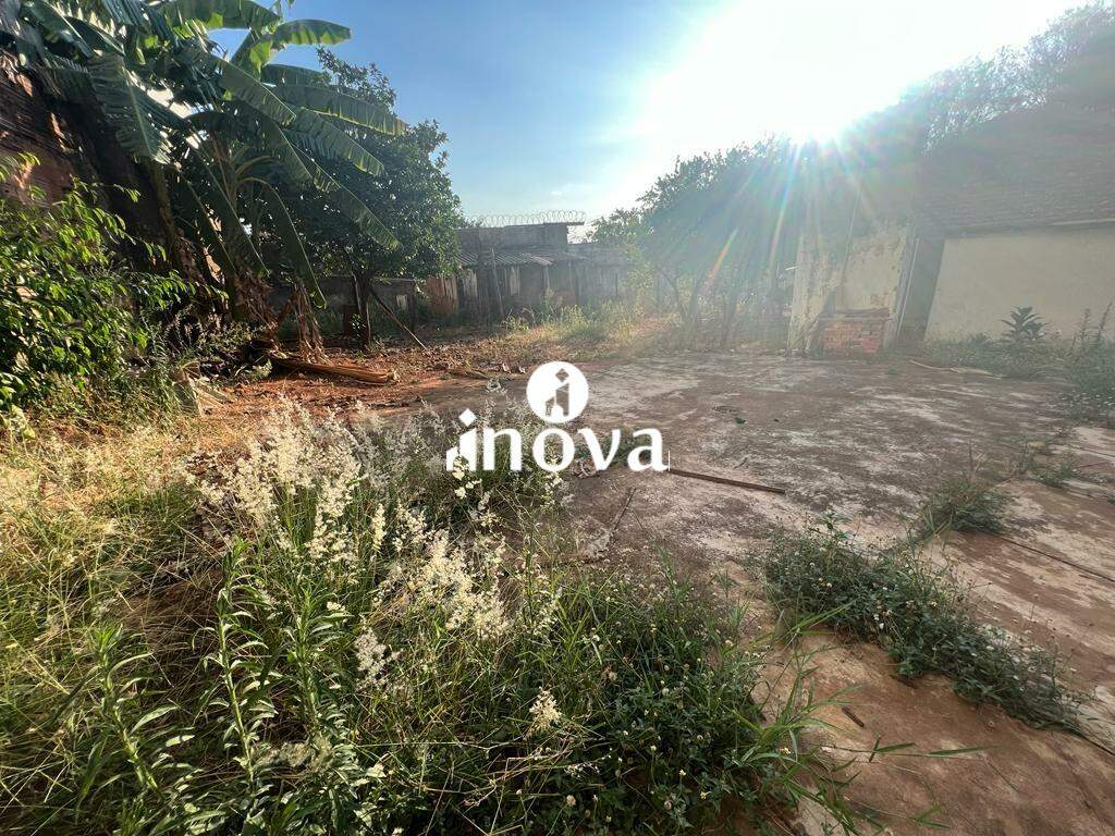Terreno/Área à venda no Fabrício: 