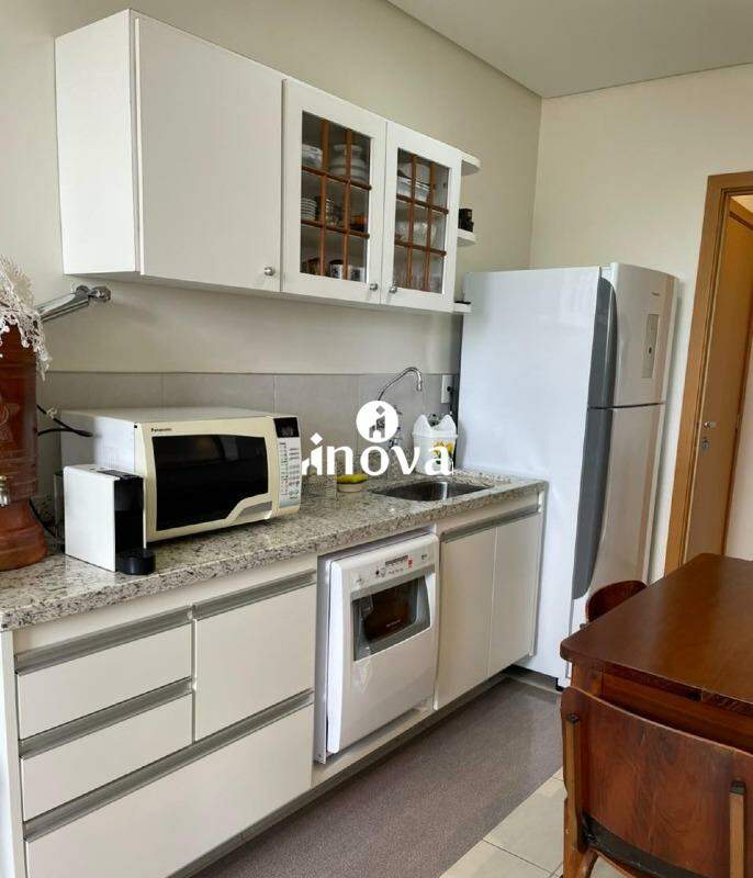 Apartamento à venda no Mercês: 