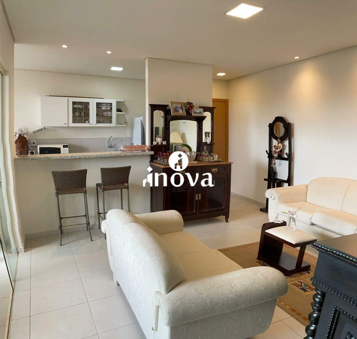 Apartamento à venda no Mercês: 