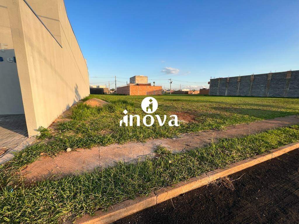 Terreno/Área à venda no Laranjeiras, Parque das: 