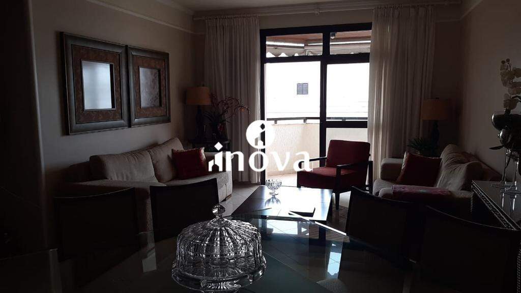 Apartamento à venda no Mercês: 