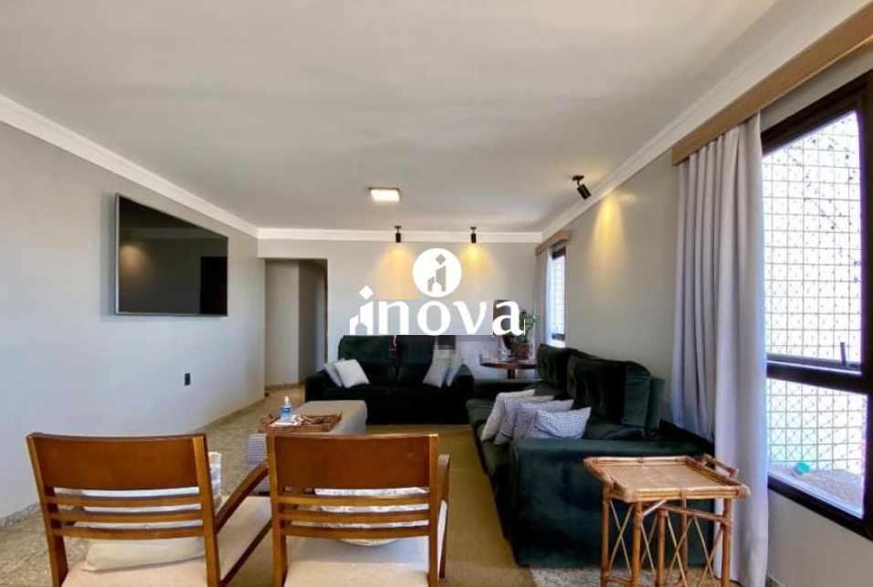 Apartamento à venda no Mercês: 