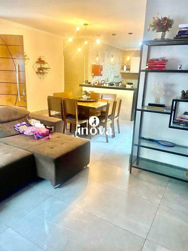 Casa à venda no Fabrício: 