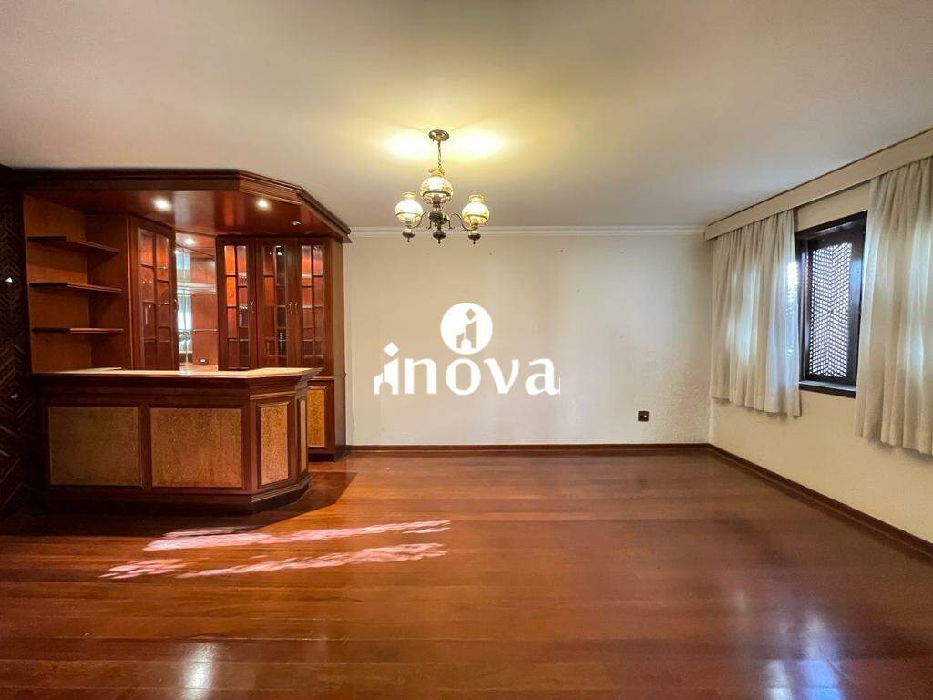 Casa à venda no Centro: 