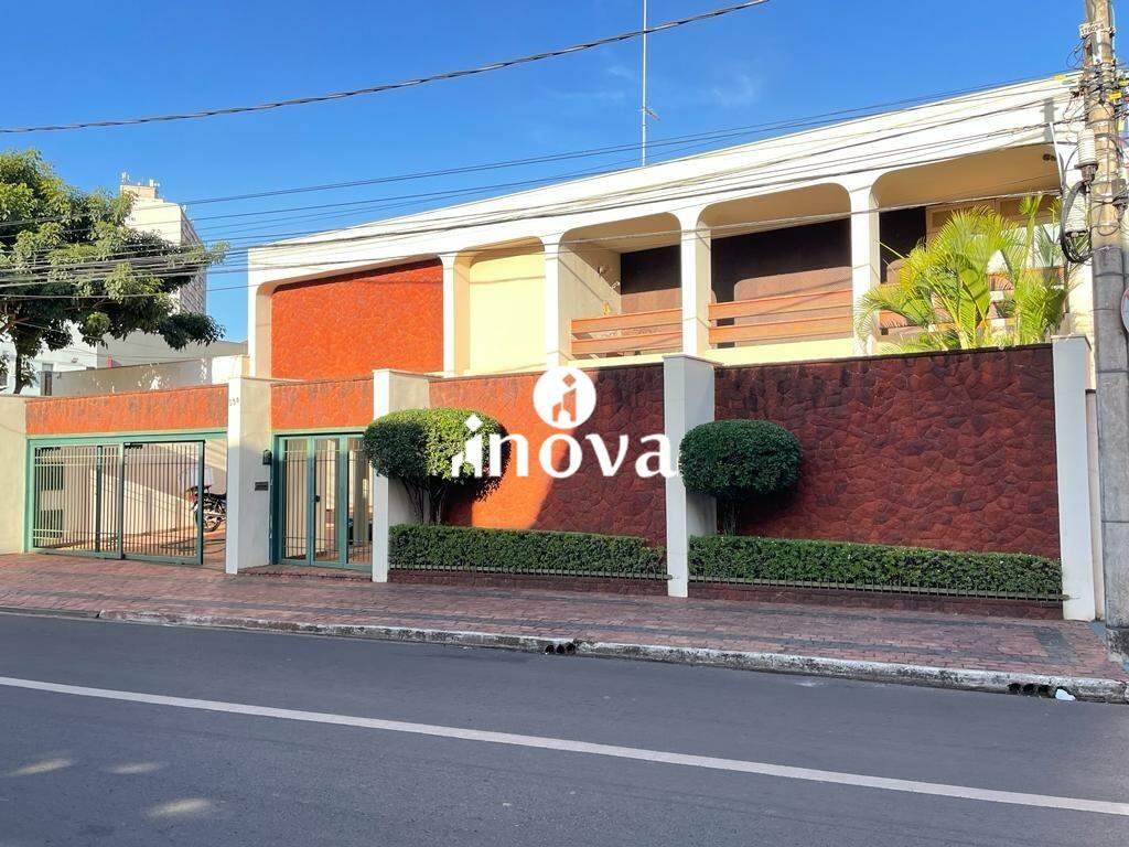 Casa à venda no Centro: 