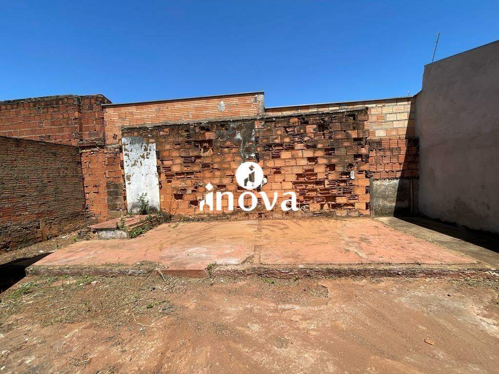 Terreno/Área à venda no Vila Militar: 