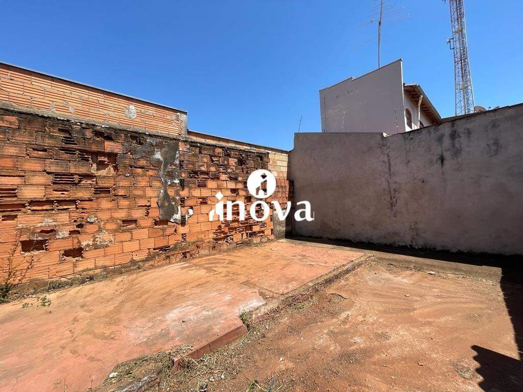 Terreno/Área à venda no Vila Militar: 