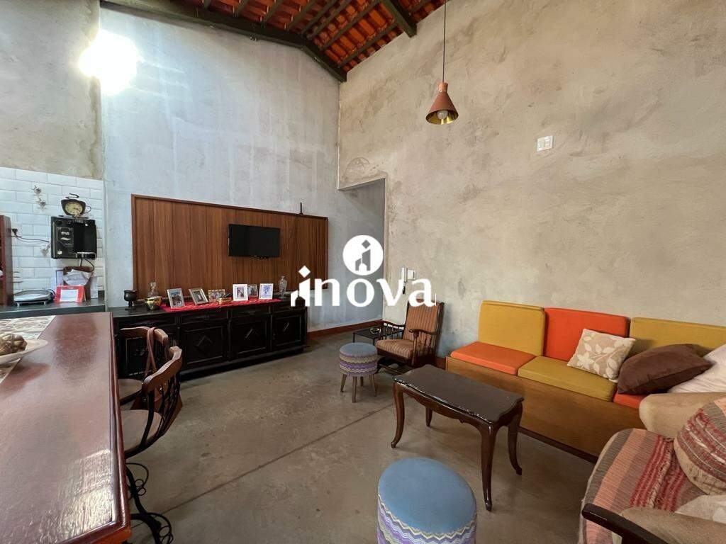 Casa à venda no Mercês: 