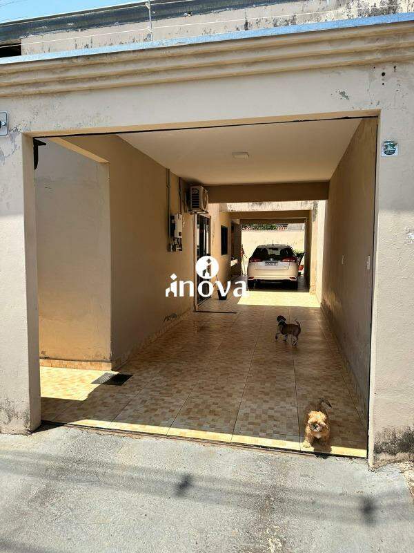 Casa à venda no Valim de Melo: 