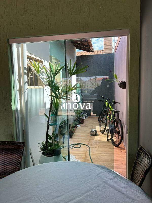 Casa à venda no Espanha, Residencial Jardim: 