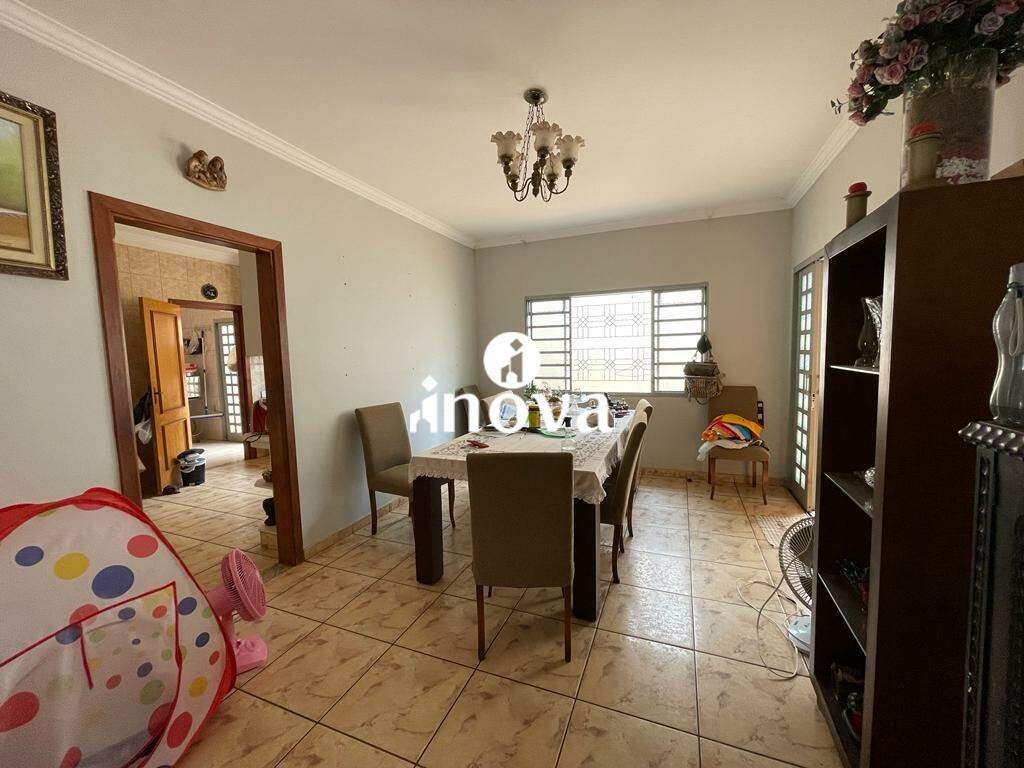 Casa à venda no Mercês: 