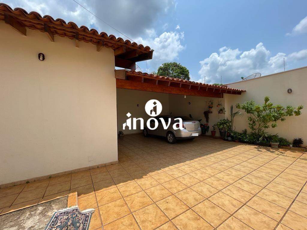 Casa à venda no Mercês: 