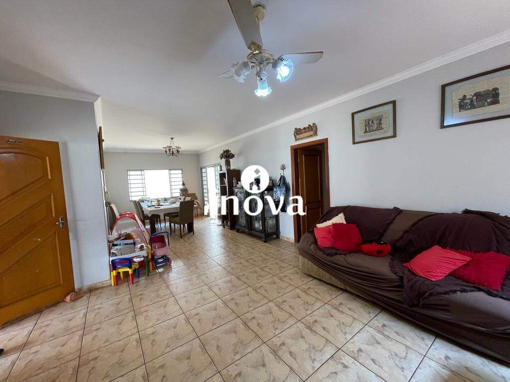 Casa à venda no Mercês: 