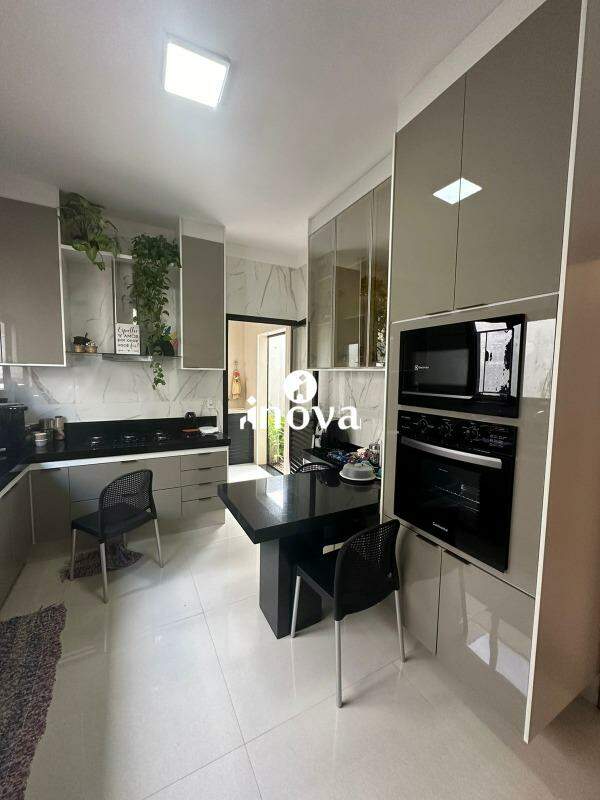 Casa Condomínio à venda no Estância dos Ipês: 