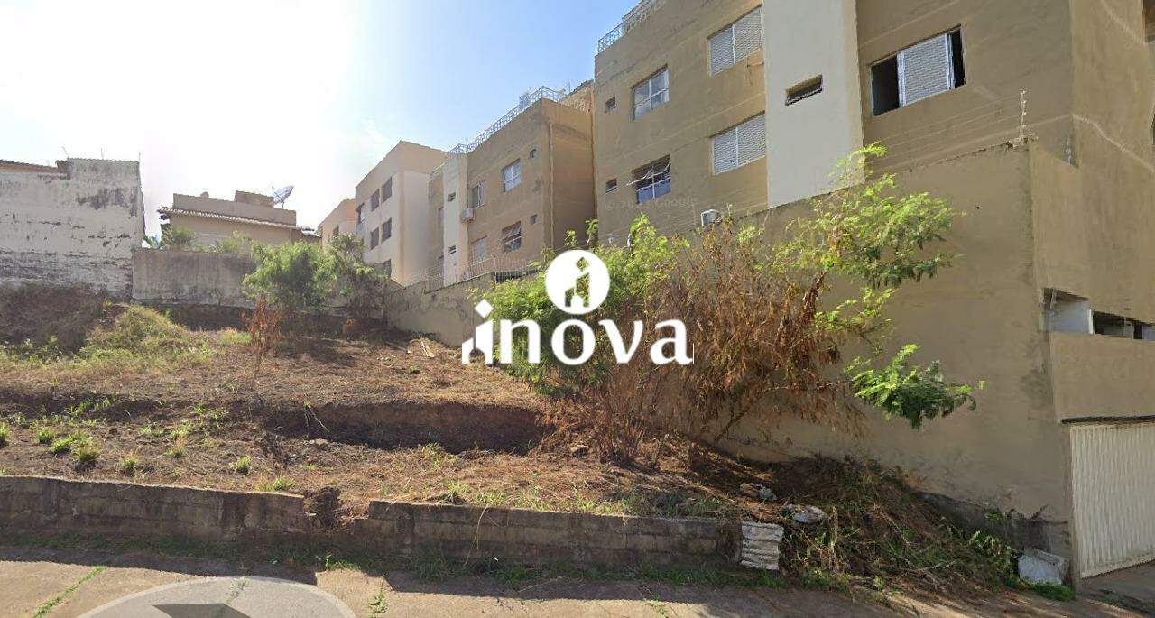 Terreno/Área à venda no Vila Olímpica: 