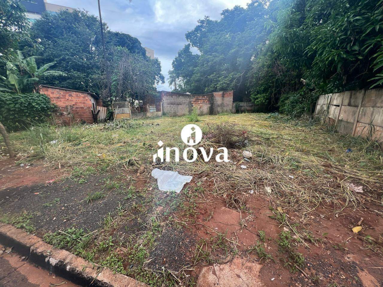 Terreno/Área à venda no Santa Marta: 