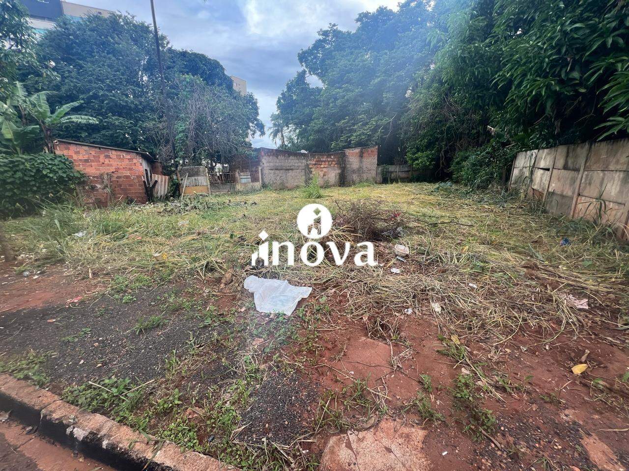 Terreno/Área à venda no Santa Marta: 