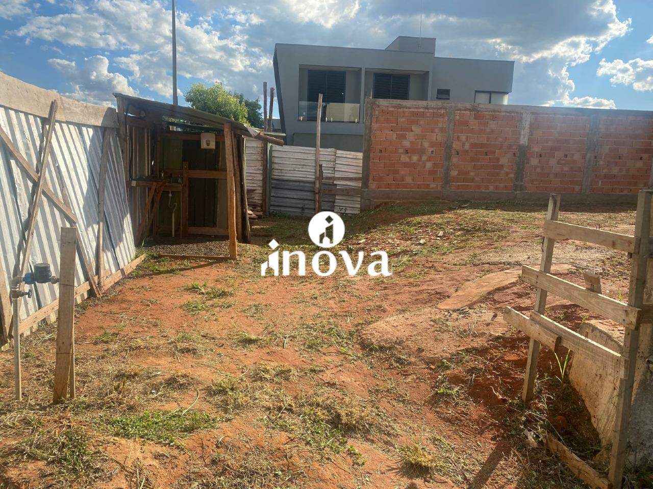 Terreno em Condomínio à venda no Estância dos Ipês: 