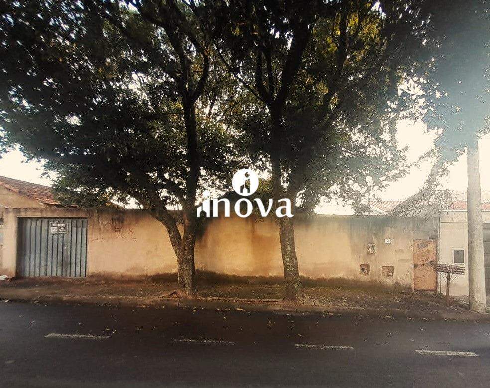 Terreno/Área à venda no Fabrício: 