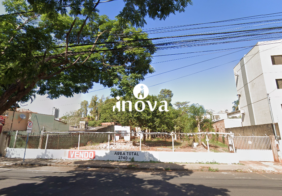 Terreno/Área à venda no Mercês: 