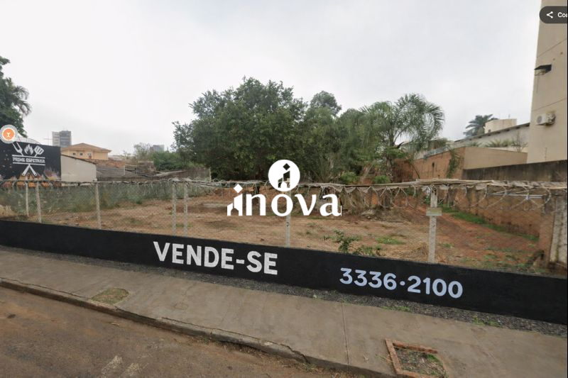 Terreno/Área à venda no Mercês: 