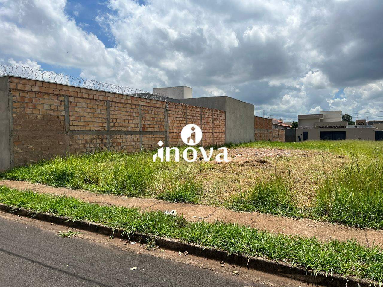 Terreno/Área à venda no Laranjeiras, Parque das: 