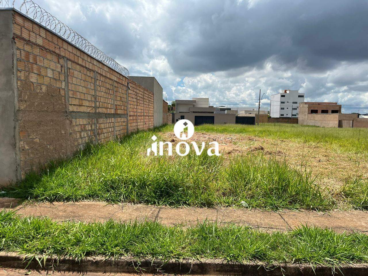 Terreno/Área à venda no Laranjeiras, Parque das: 