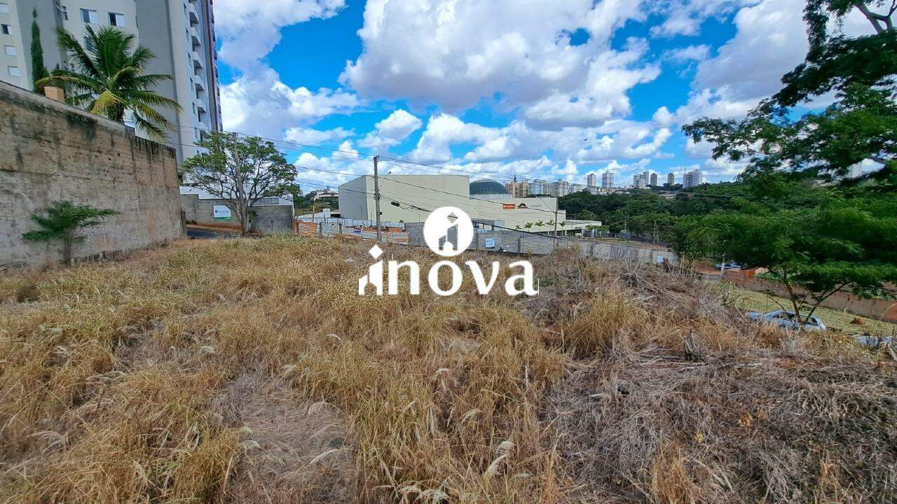 Terreno/Área à venda no Vila Militar: 