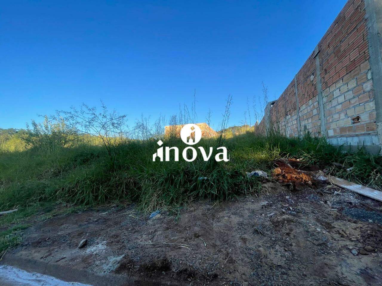 Terreno/Área à venda no Nenê Gomes, Jardim: 