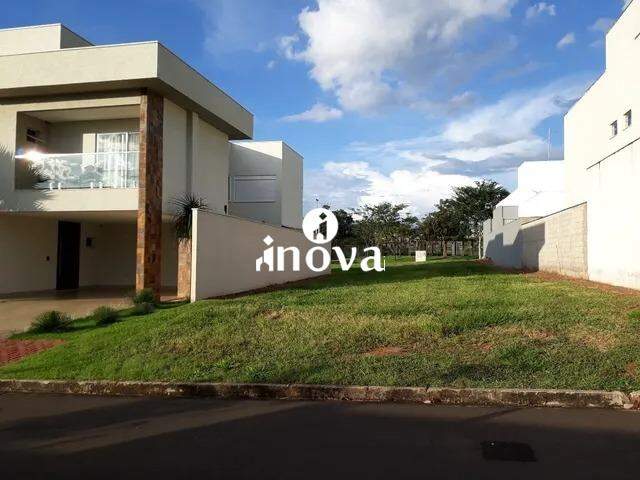 Terreno em Condomínio à venda no Estância dos Ipês: 