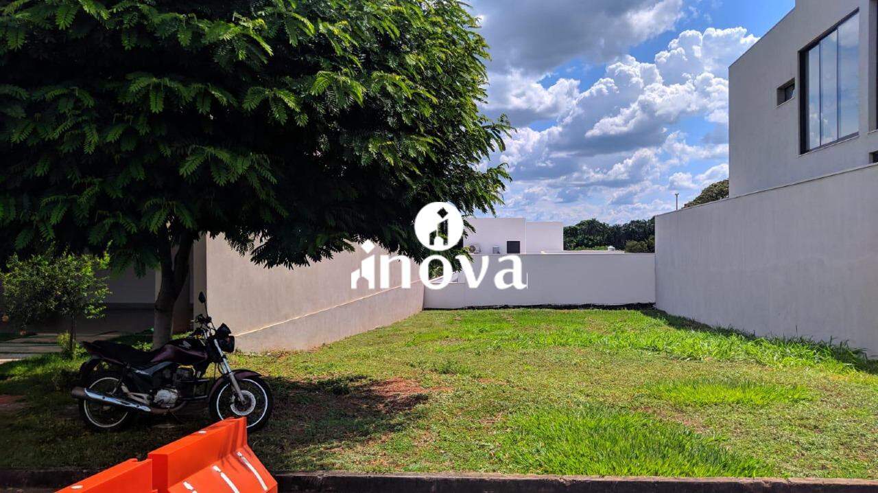 Terreno em Condomínio à venda no Estância dos Ipês: 