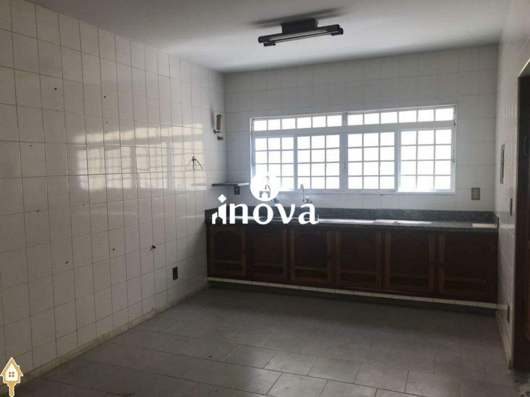 Casa à venda no Mercês: 