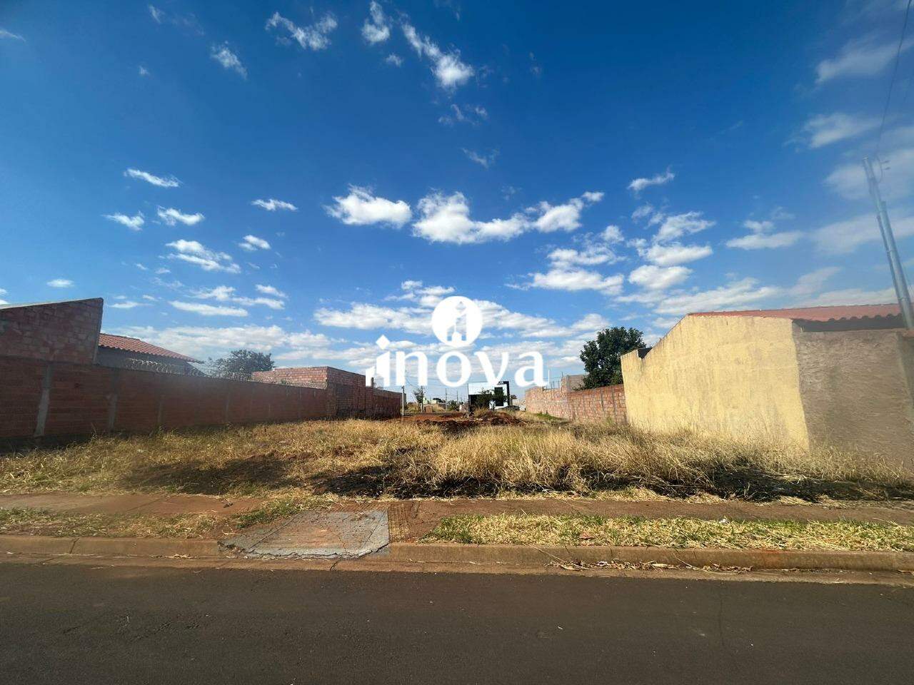 Terreno/Área à venda no Laranjeiras, Parque das: 