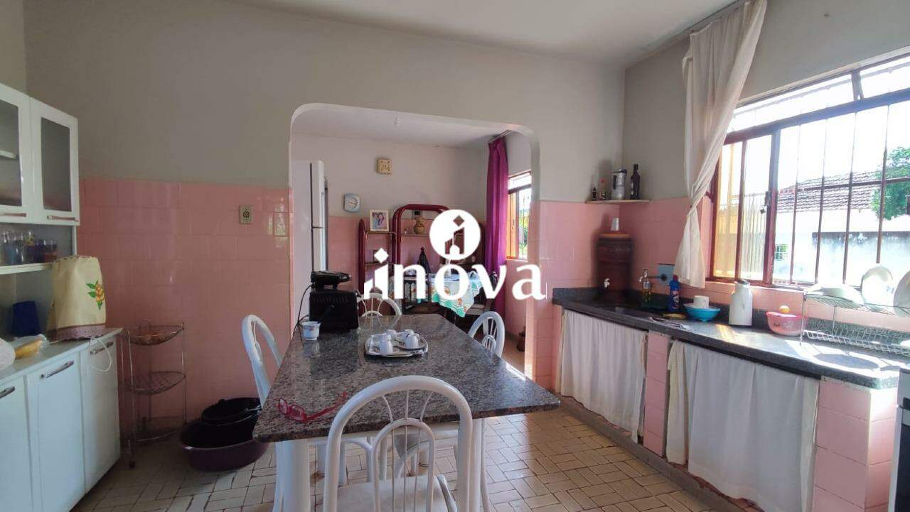 Casa à venda no Mercês: 