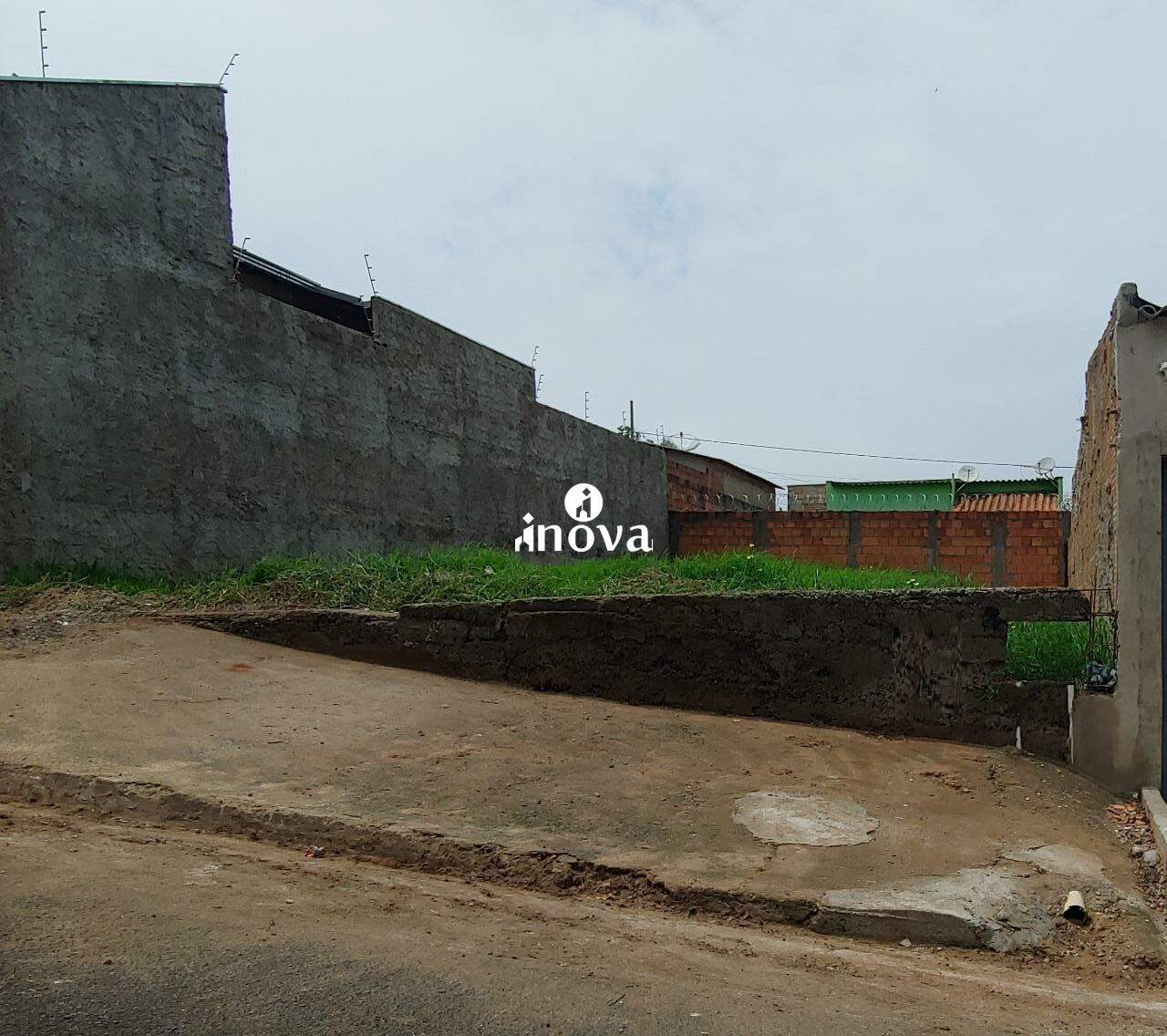 Terreno/Área à venda no Alfredo Freire III: 