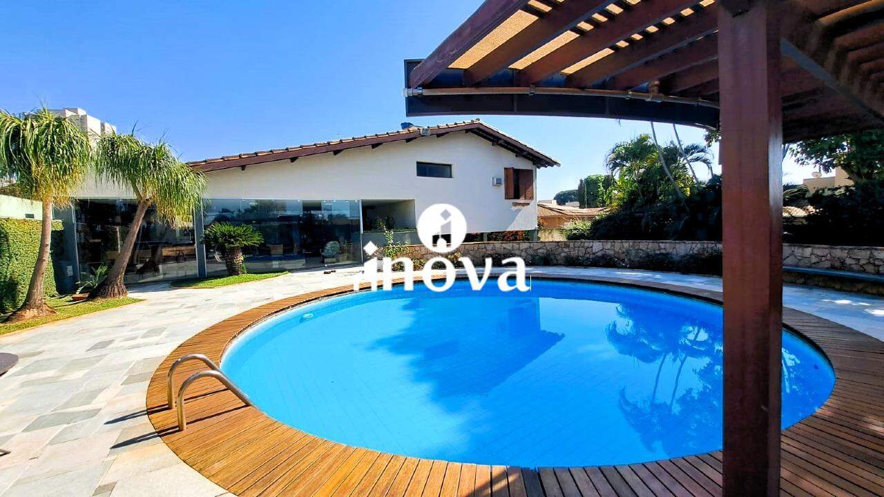 Casa à venda no Mercês: 