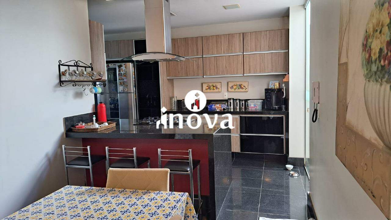 Casa à venda no Mercês: 